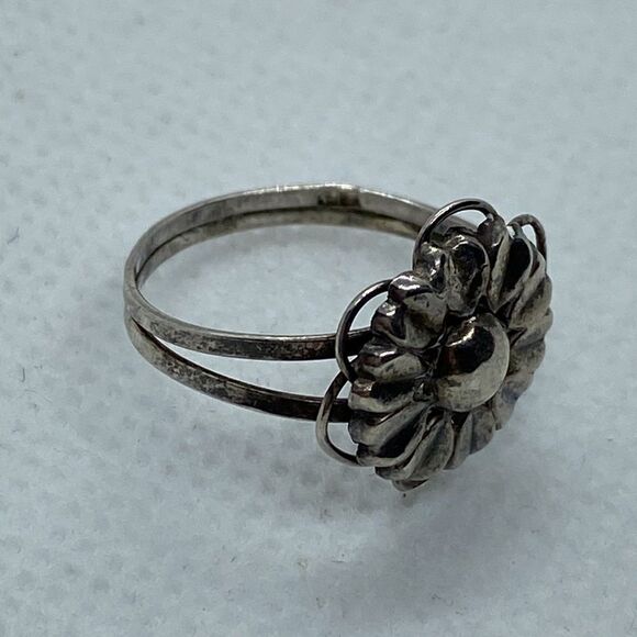 💛 925 Vintage Handmade Flower Ring *Tarnished* - Picture 4 of 5